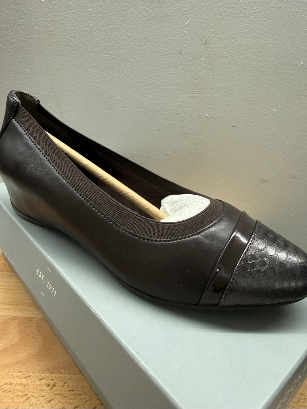 Rockport Women's Dark Brown Leather Cap Toe Wedge Flat Women’s Size 7.5